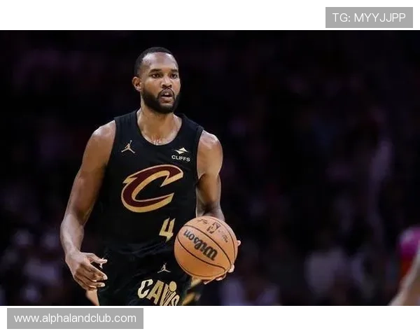 小莫布里半场表现抢眼17分钟内10投6中斩获13分4篮板2封盖